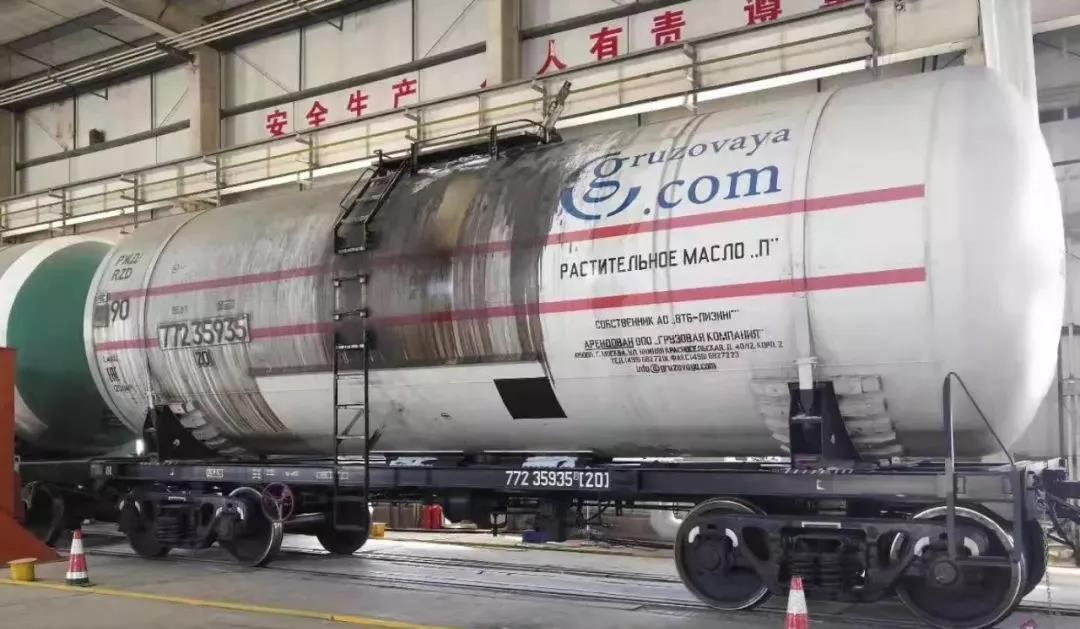 菜籽油運(yùn)輸專列等待驗(yàn)收